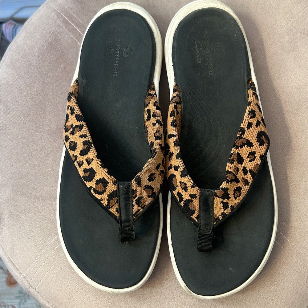 Cloud steppers by Clarks Leopard Print Flip Flops